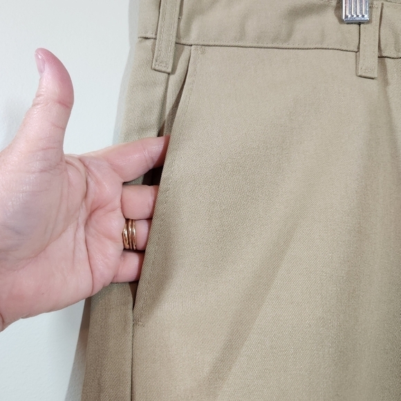 NWT Dickies Khaki Mens Shorts Wrinkle Resistant Multi Use Pockets, sz 44 - Picture 5 of 10